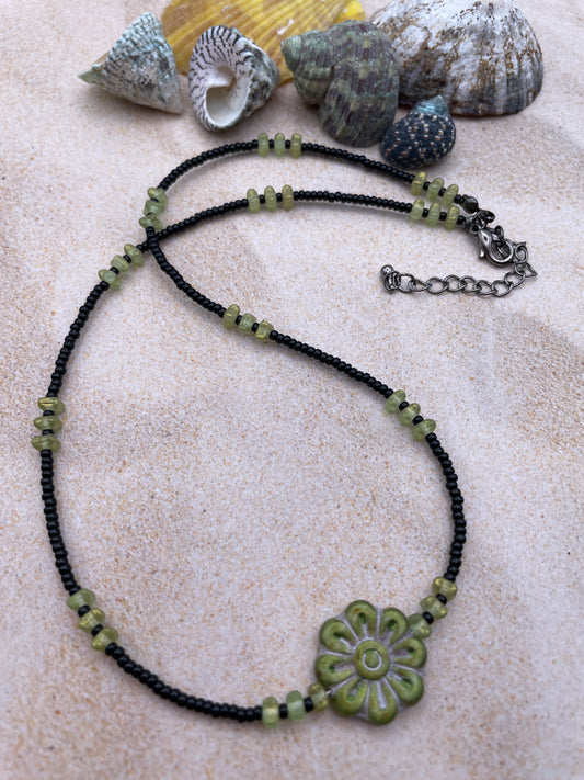 Daisy Green Necklace